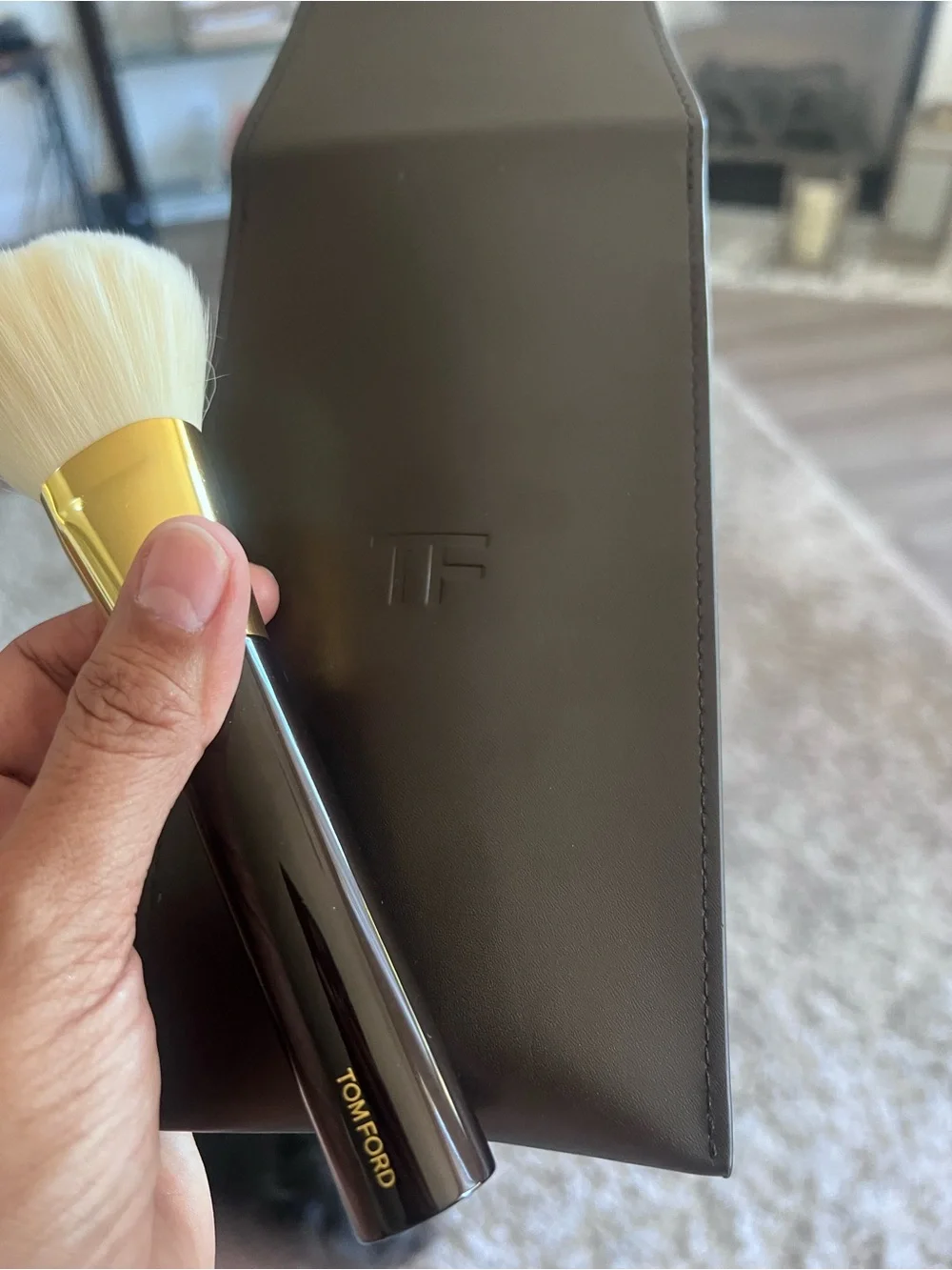 Tom Ford Cream Bristles with Gold Ferrule Powder Brush